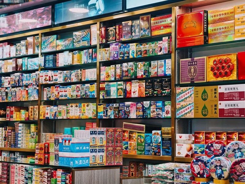 Colourful products on supermarket shelves representing the variety of niche options available for Singapore dropshippers