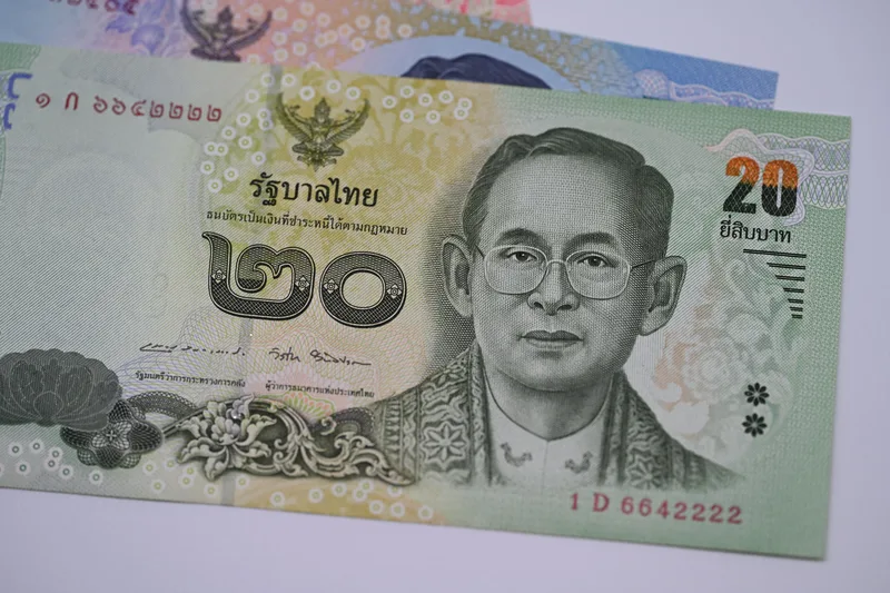ลูกค้าสแกน QR code เพื่อชำระเงินแบบไร้สัมผัส ตัวอย่างระบบชำระเงินที่ผู้ขายไทยนิยมใช้